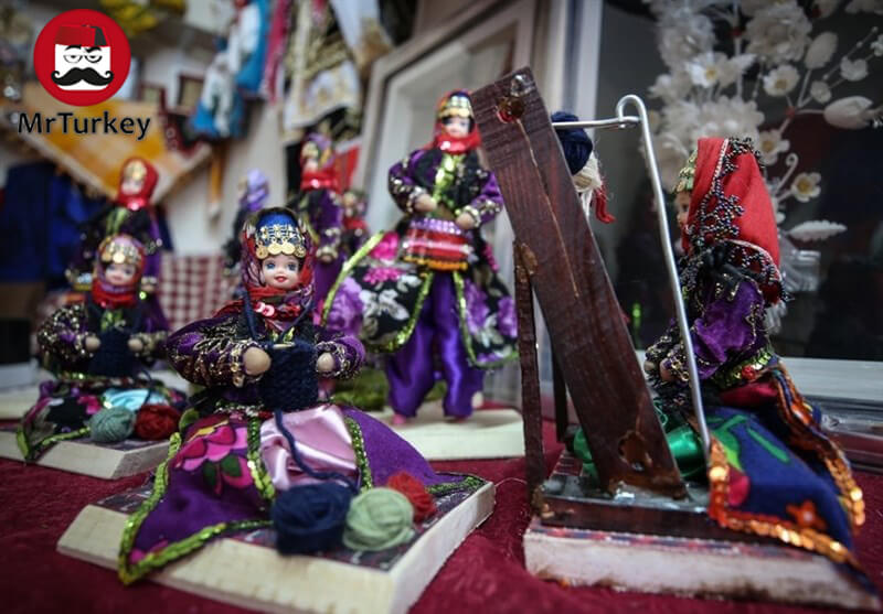 تولید عروسک‌های سنتی در ترکیه